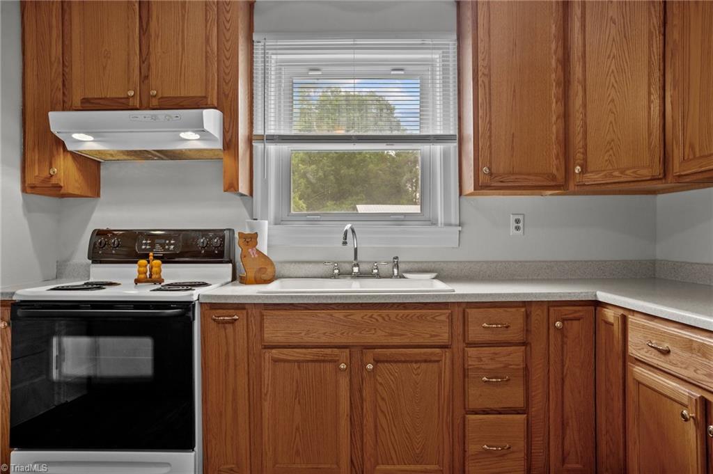 3181 Mosco Road Axton, VA 24054 - Photo 11 of 48