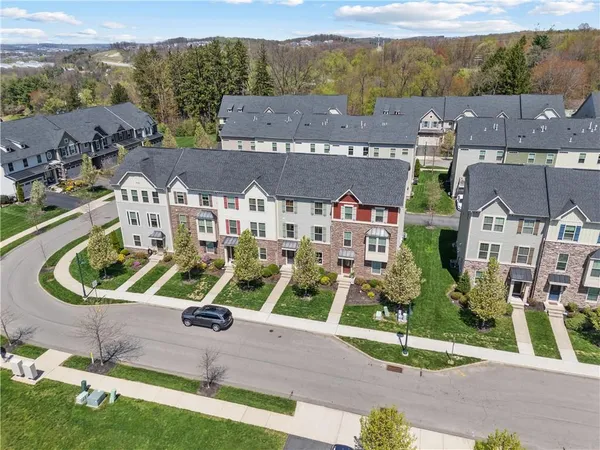 $2,800 | 410 Fairmont Drive, Warrendale, PA 15086