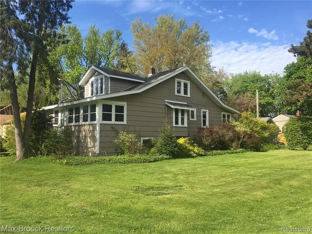 1602 Inverness Street Sylvan Lake, MI 48320 - Photo 1 of 34