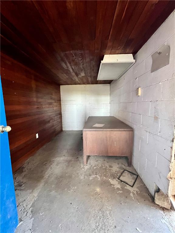 954 Franklin Road Jackson Center, PA 16133 - Photo 7 of 17 a view of a storage room