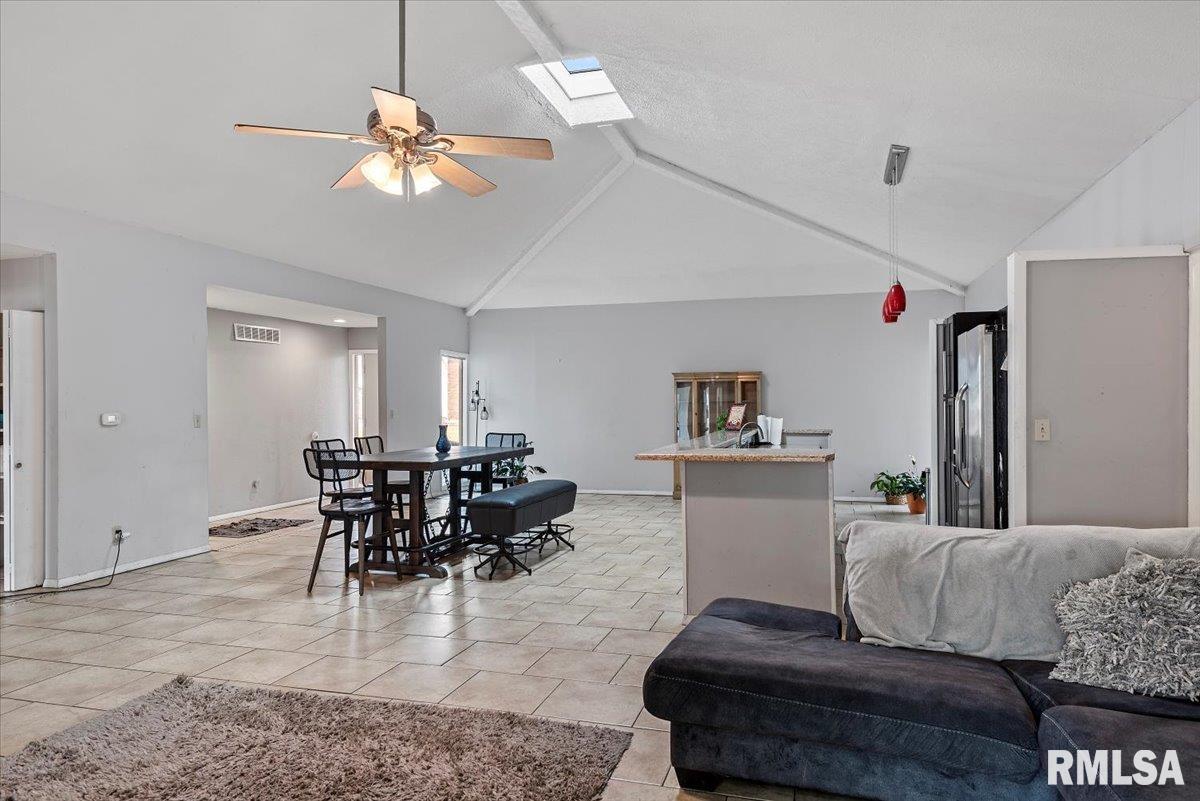 136 Pinehurst Drive Springfield, IL 62704 - Photo 12 of 30 Gallery Image 12