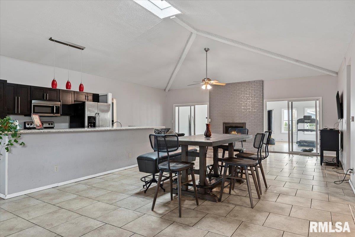 136 Pinehurst Drive Springfield, IL 62704 - Photo 4 of 30 Gallery Image 4