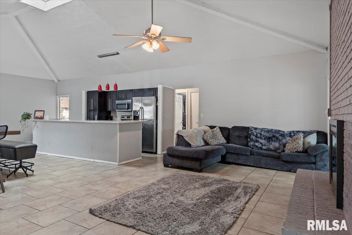 136 Pinehurst Drive Springfield, IL 62704 - Photo 10 of 30 Gallery Image 10