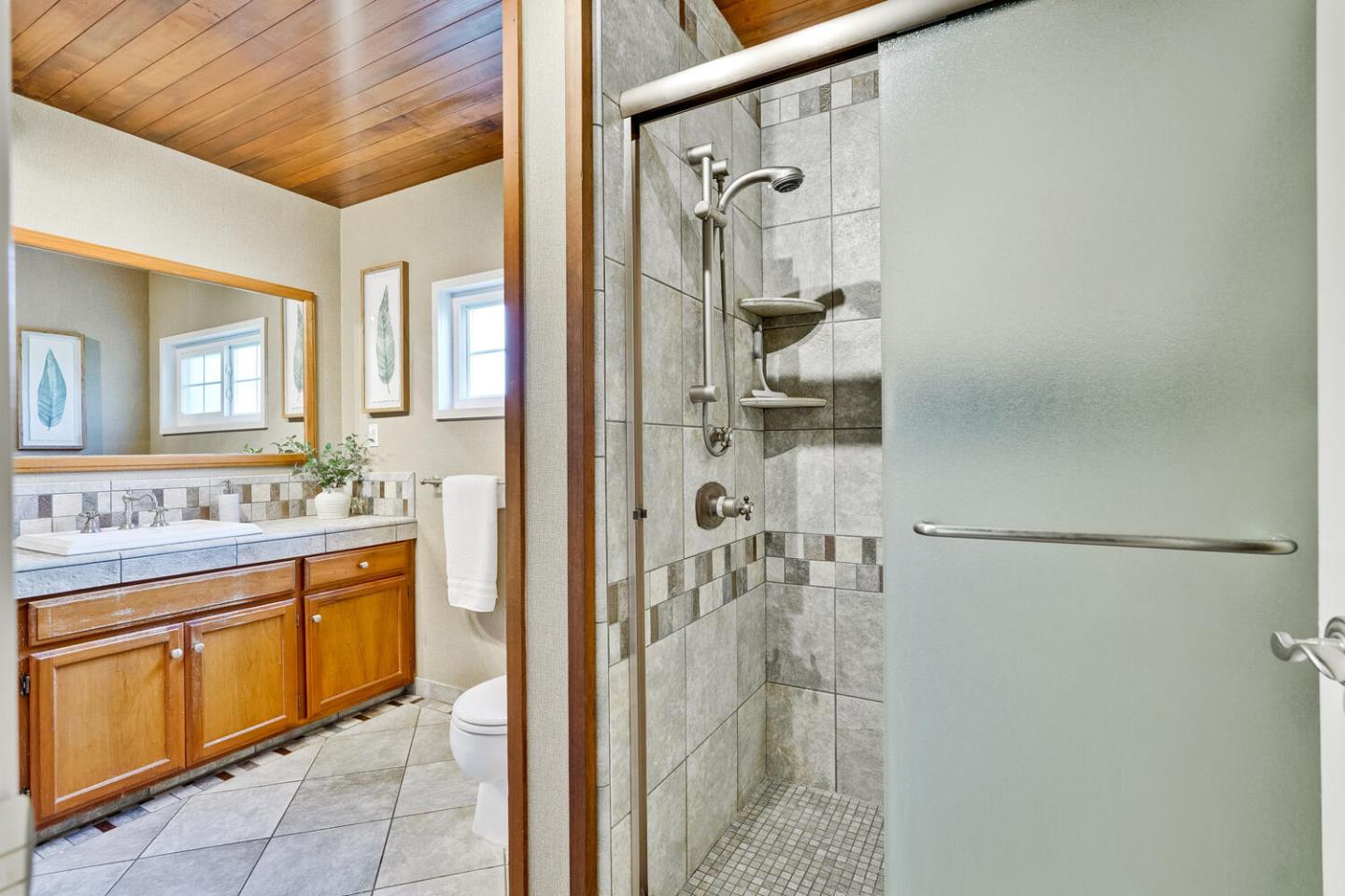 18640 Sandy Road Castro Valley, CA 94546 - Photo 11 of 26 Gallery Image 11
