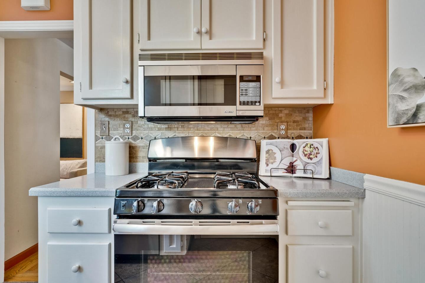 18640 Sandy Road Castro Valley, CA 94546 - Photo 6 of 26 Gallery Image 6