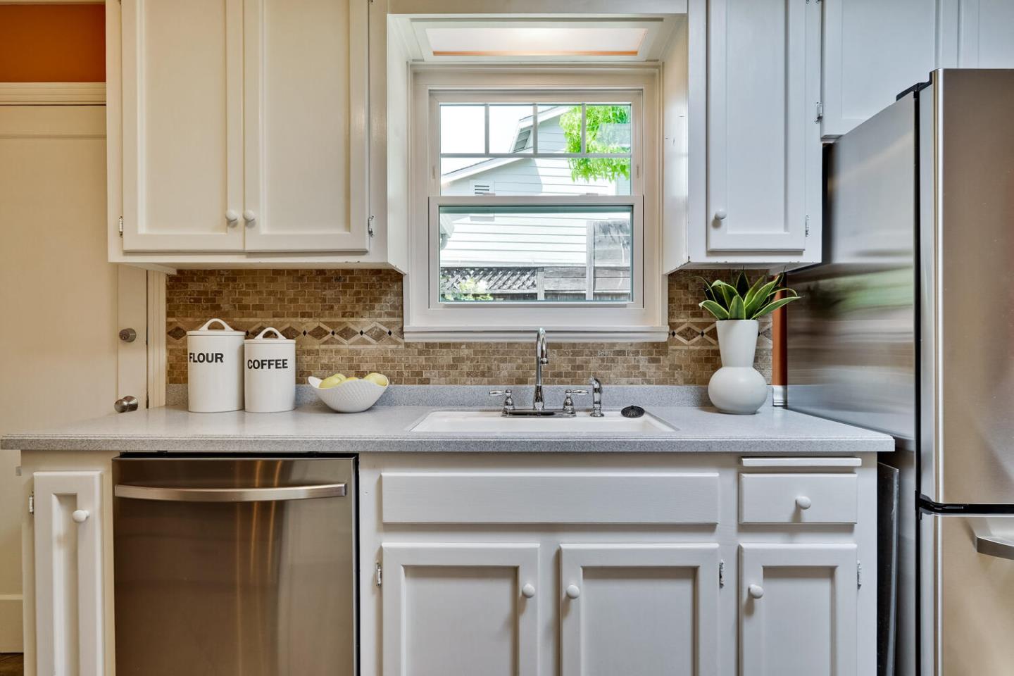 18640 Sandy Road Castro Valley, CA 94546 - Photo 7 of 26 Gallery Image 7