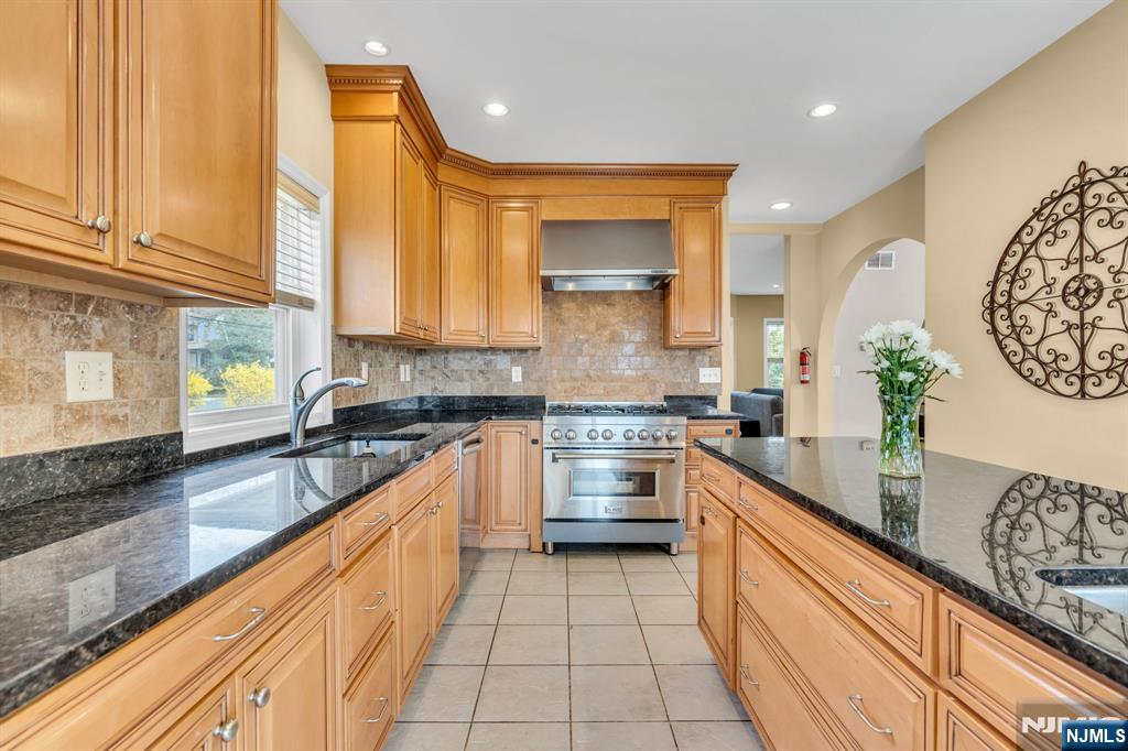 467 Summit Avenue Hackensack, NJ 07601 - Photo 16 of 50