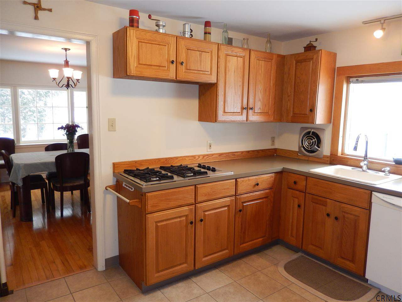2348 Cayuga Road Niskayuna, NY 12309 - Photo 9 of 25 Photo 9