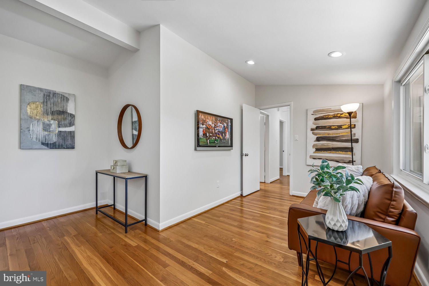 300 Gilsan Court Silver Spring, MD 20902 - Photo 61 of 117 Sitting Area