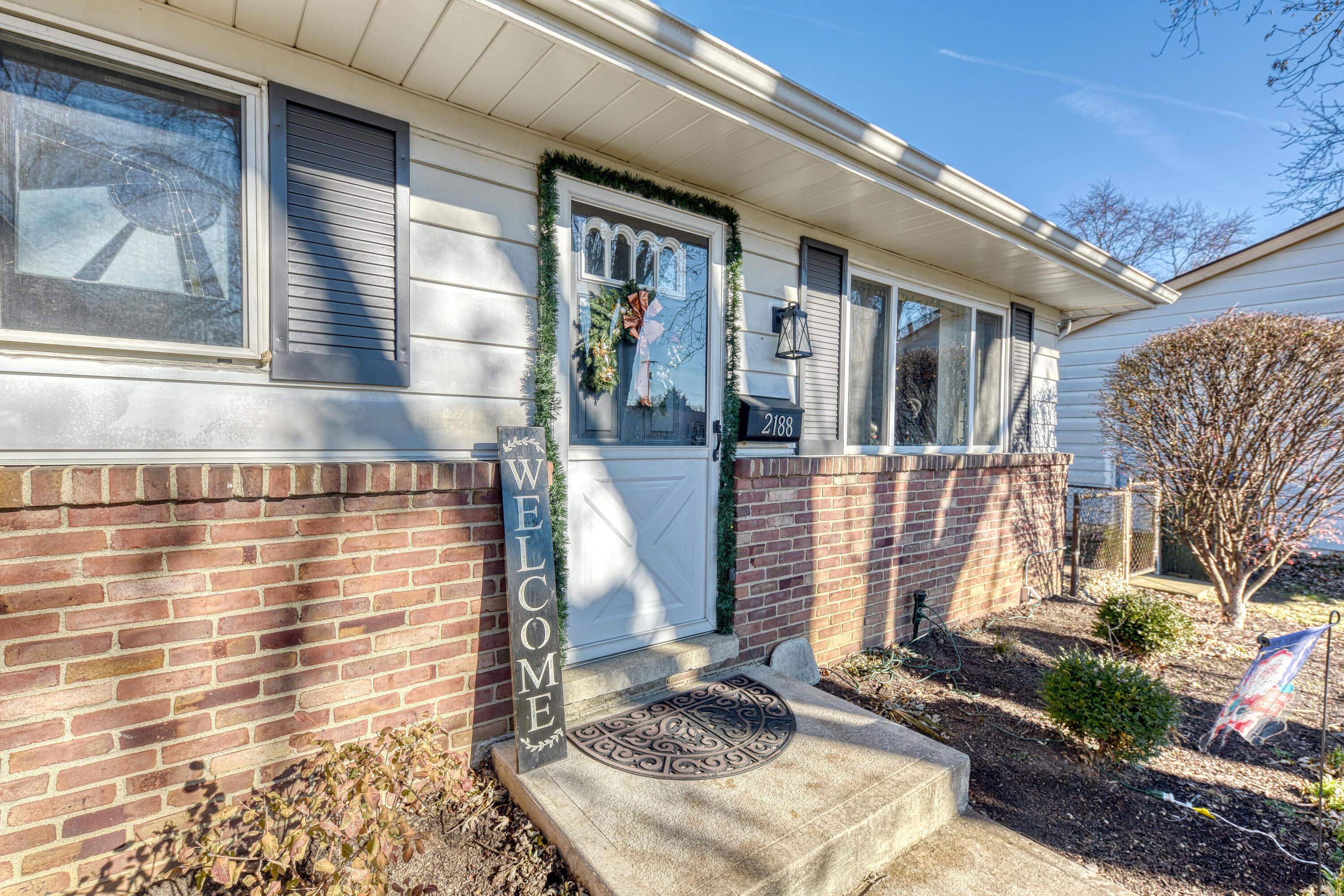 2188 Trent Road Columbus, OH 43229 - Photo 5 of 33 Front Entry