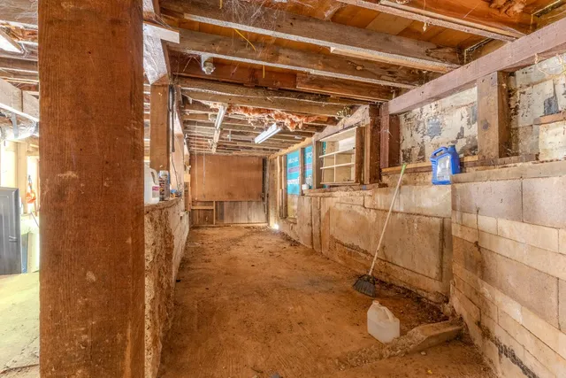 a view of walk in closet