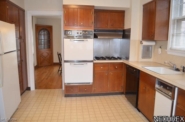 Spacious kitchen with gas cooktop, appliances and plenty of storage.