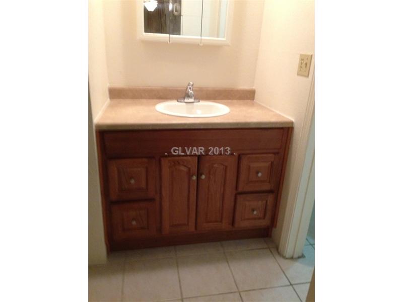 4600 Paradise Road, Unit 16 Las Vegas, NV 89169 - Photo 11 of 16 Bathroom.