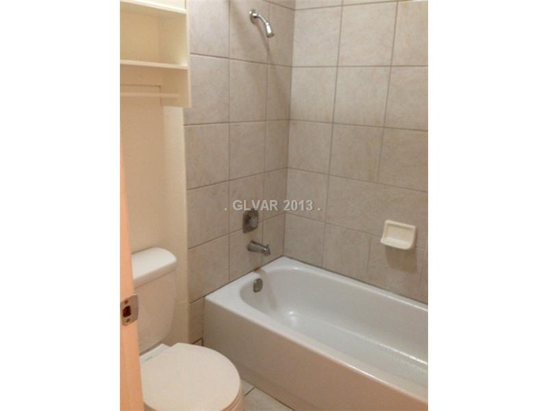 4600 Paradise Road, Unit 16 Las Vegas, NV 89169 - Photo 13 of 16 Bathroom.