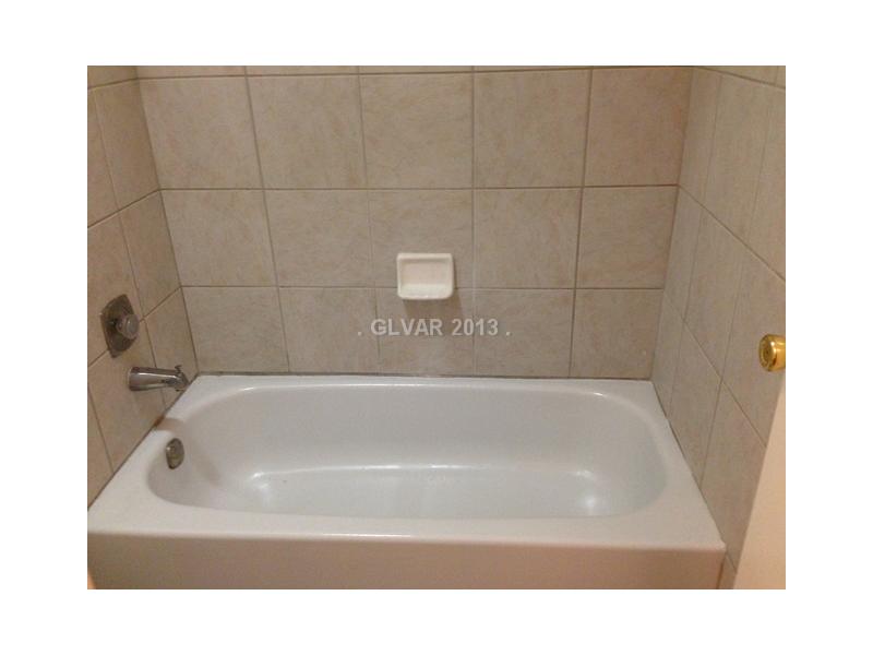 4600 Paradise Road, Unit 16 Las Vegas, NV 89169 - Photo 14 of 16 Bathroom.