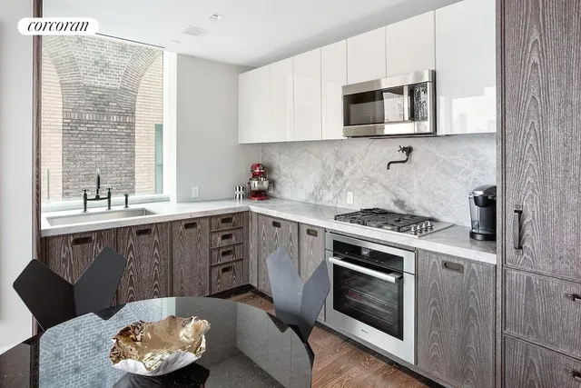 $1,995,000 | 45 East 22nd Street, Unit 21B | Flatiron