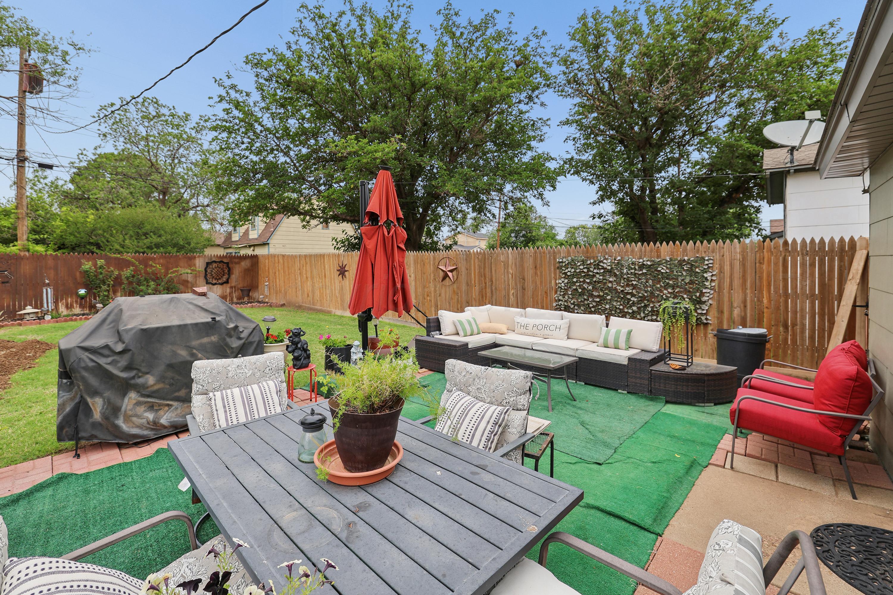 5012 South Crockett Street Amarillo, TX 79110 - Photo 9 of 26 22-Back Patio