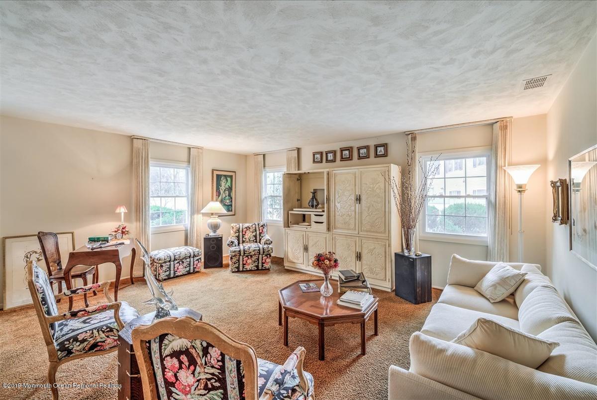 12 Concord Road Marlboro, NJ 07746 - Photo 3 of 20 LIVING ROOM