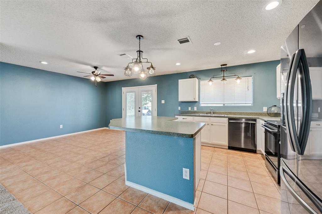 1623 Withers Way Krum, TX 76249 - Photo 10 of 24