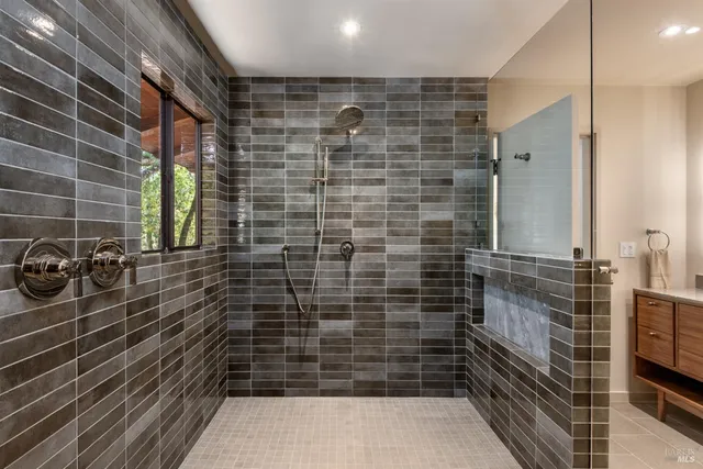 $2,995,000 | 18492 White Oak Drive, Sonoma, CA 95476