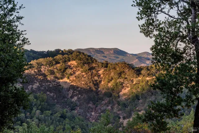 $2,995,000 | 18492 White Oak Drive, Sonoma, CA 95476