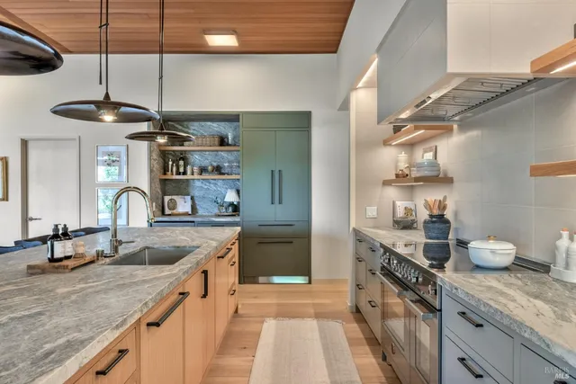 $2,995,000 | 18492 White Oak Drive, Sonoma, CA 95476