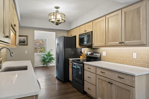 $775,000 | 946 Shabbona Drive, Fontana, WI 53125