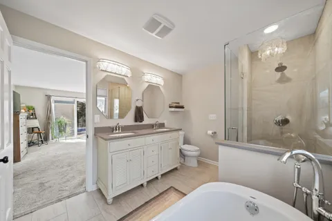 $775,000 | 946 Shabbona Drive, Fontana, WI 53125