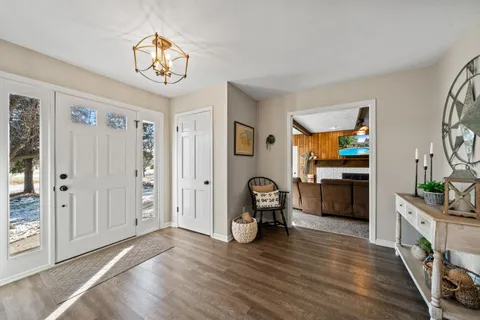 $775,000 | 946 Shabbona Drive, Fontana, WI 53125