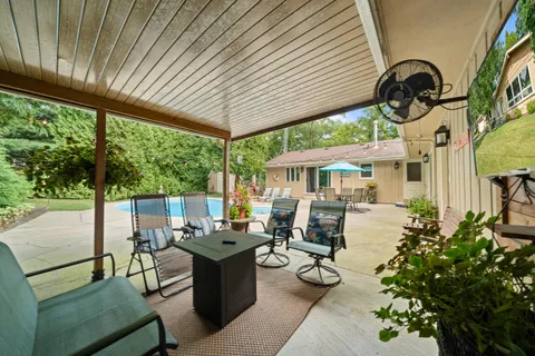 $775,000 | 946 Shabbona Drive, Fontana, WI 53125