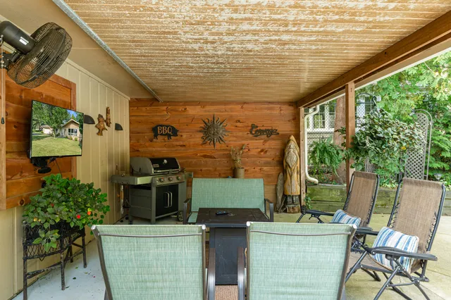 $775,000 | 946 Shabbona Drive, Fontana, WI 53125