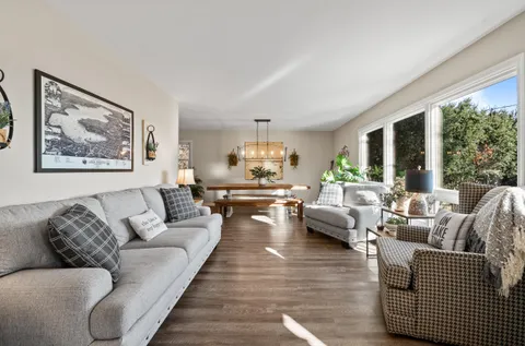 $775,000 | 946 Shabbona Drive, Fontana, WI 53125