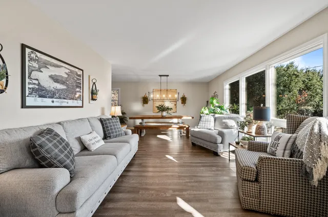 $775,000 | 946 Shabbona Drive, Fontana, WI 53125