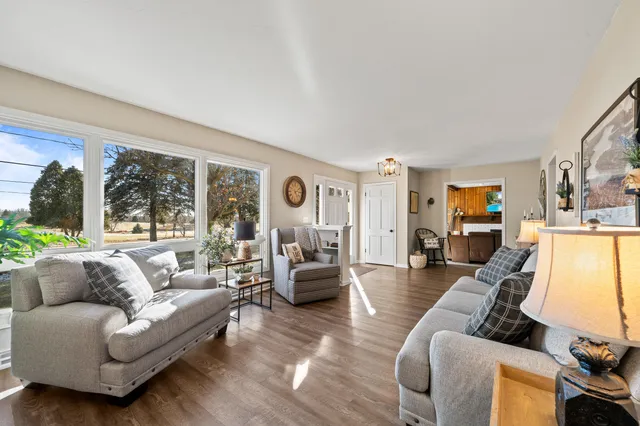 $775,000 | 946 Shabbona Drive, Fontana, WI 53125