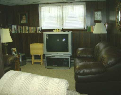 45 Old North Road Coventry, RI 02816 - Photo 2 of 8 Den/Family/Great Room.