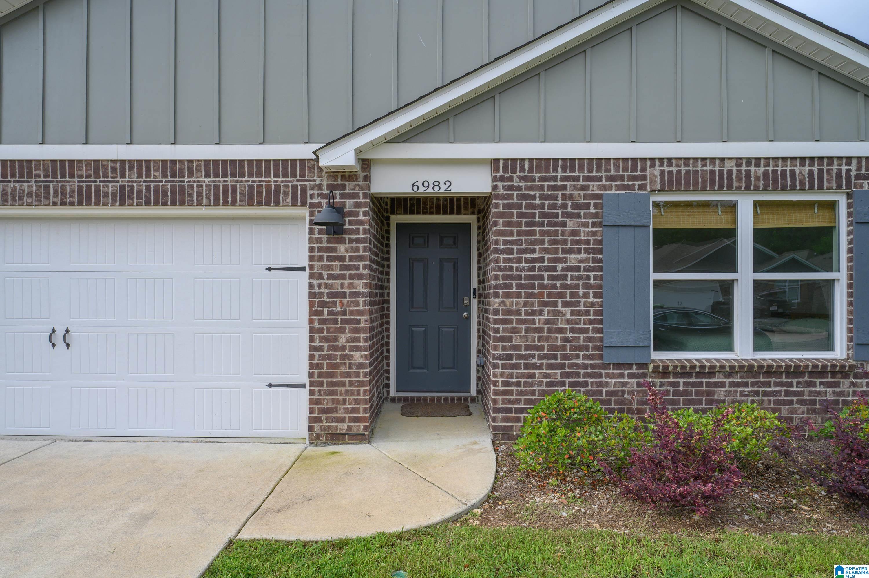 6982 Southern Trace Loop Leeds, AL 35094 - Photo 3 of 46