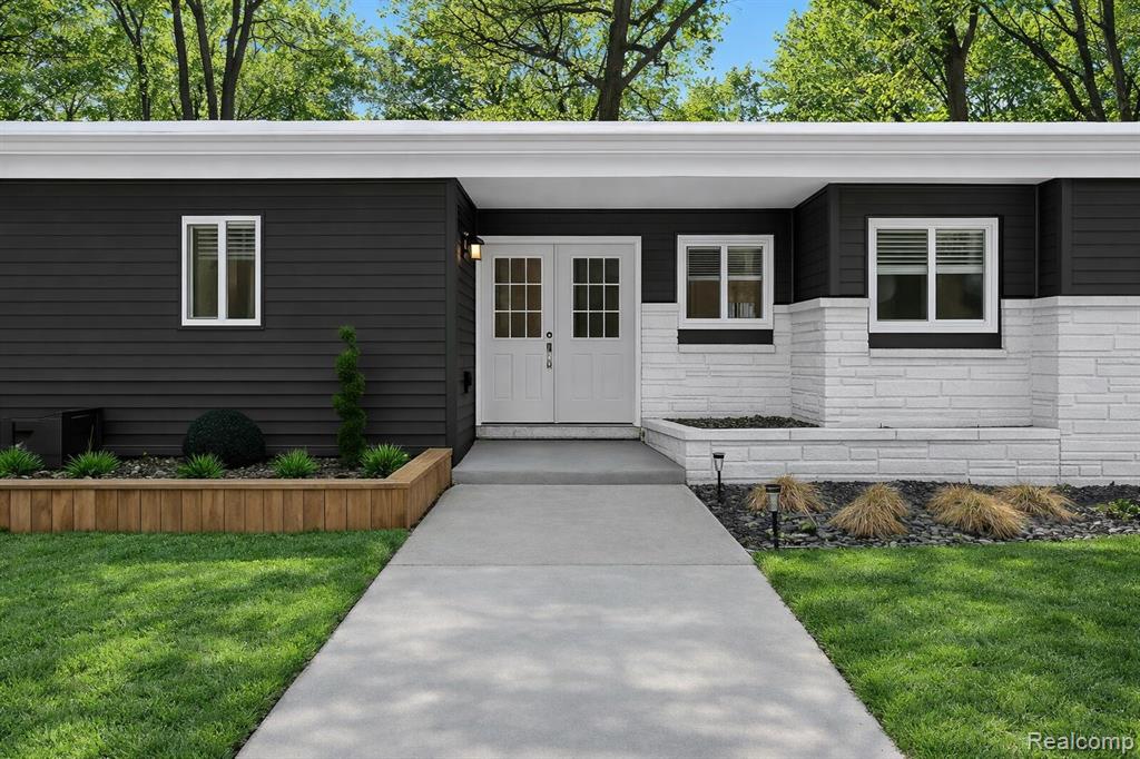 2566 Harrington Road Rochester, MI 48307 - Photo 1 of 65