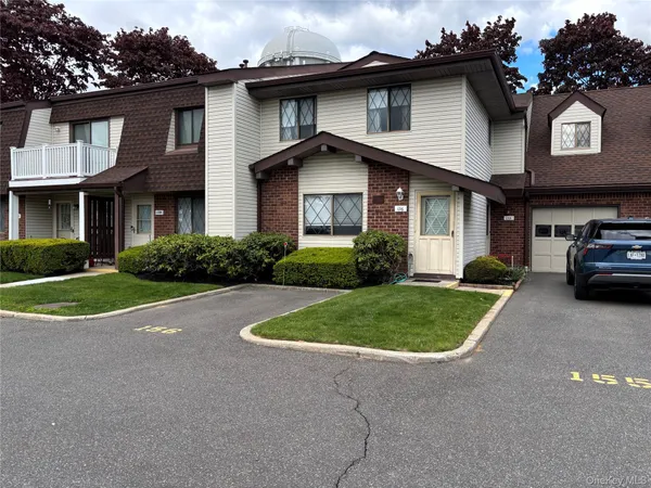 $449,000 | 156 Cambridge Drive, Unit 156, Copiague, NY 11726