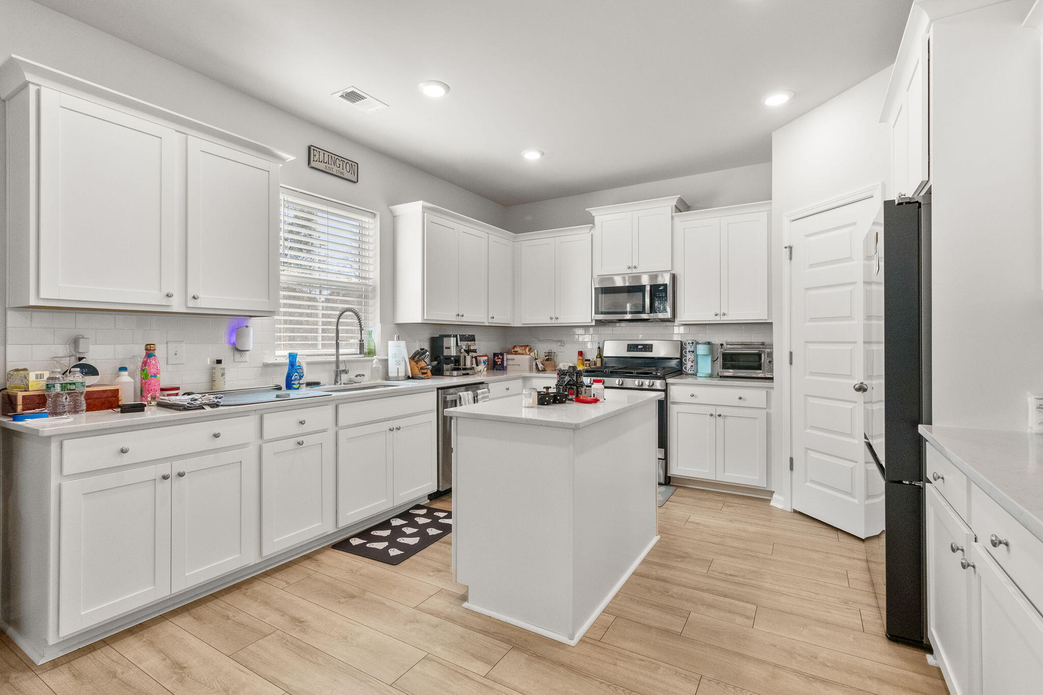 537 Yellow Leaf Lane Summerville, SC 29486 - Photo 18 of 46 18-web-or-mls-Barclay Media Co -19