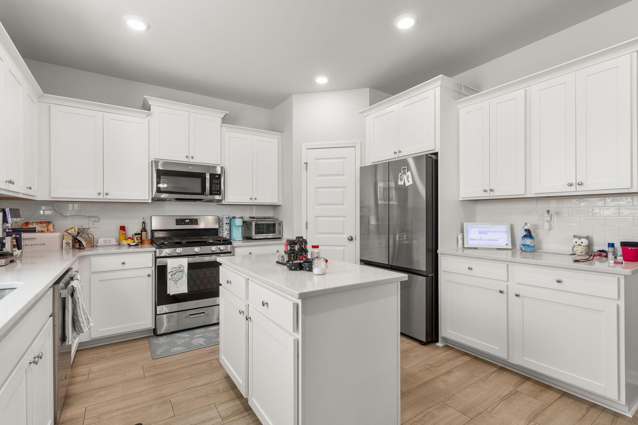 537 Yellow Leaf Lane Summerville, SC 29486 - Photo 22 of 46 22-web-or-mls-Barclay Media Co -23