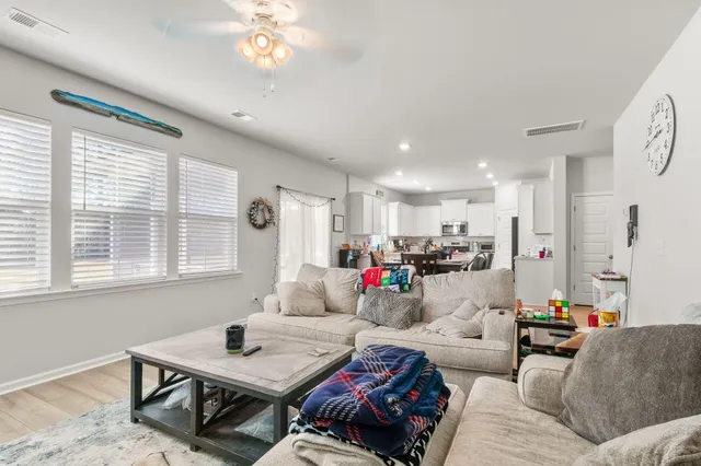 $2,625 | 537 Yellow Leaf Lane, Summerville, SC 29486