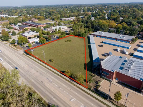 $425,000 | 1770 East Algonquin Road, Algonquin, IL 60102