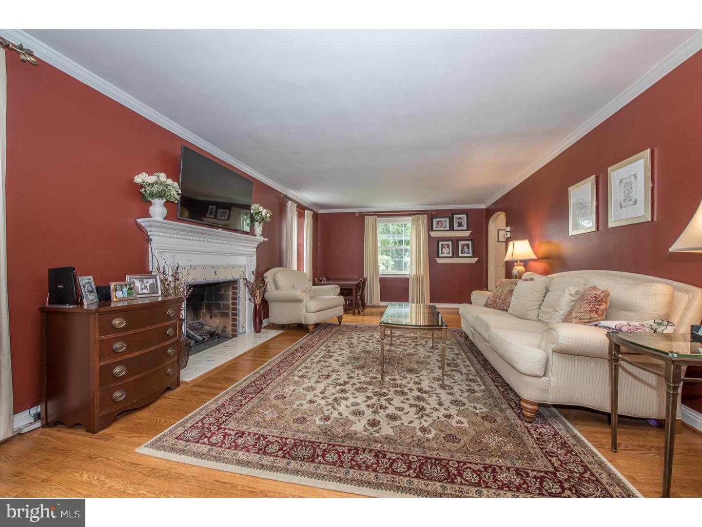 545 Andrew Road Springfield, PA 19064 - Photo 4 of 25 Living Room