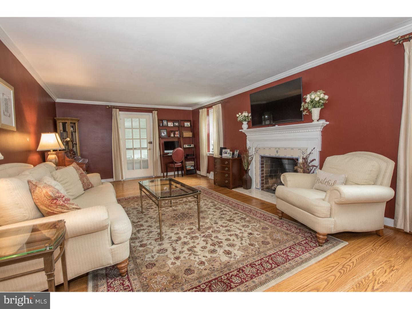 545 Andrew Road Springfield, PA 19064 - Photo 5 of 25 Living Room