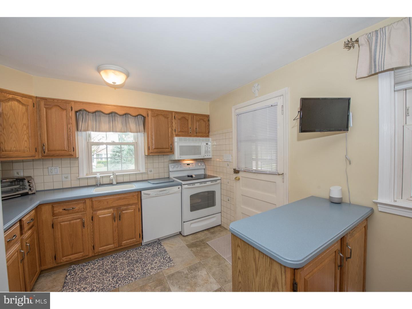 545 Andrew Road Springfield, PA 19064 - Photo 9 of 25 Kitchen