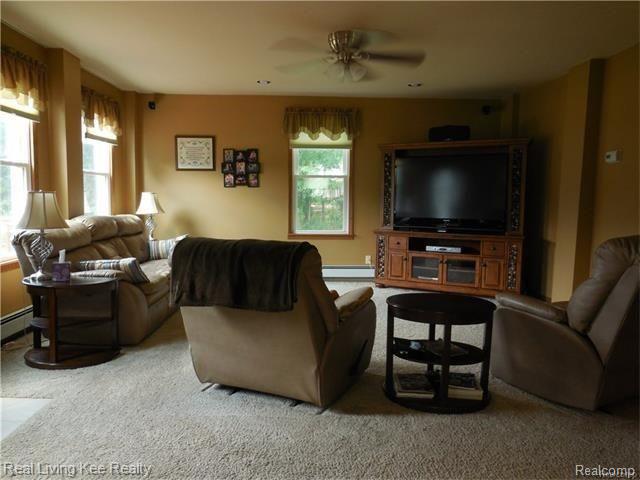 60430 Mt Vernon Road Rochester, MI 48306 - Photo 3 of 30 3.jpg
