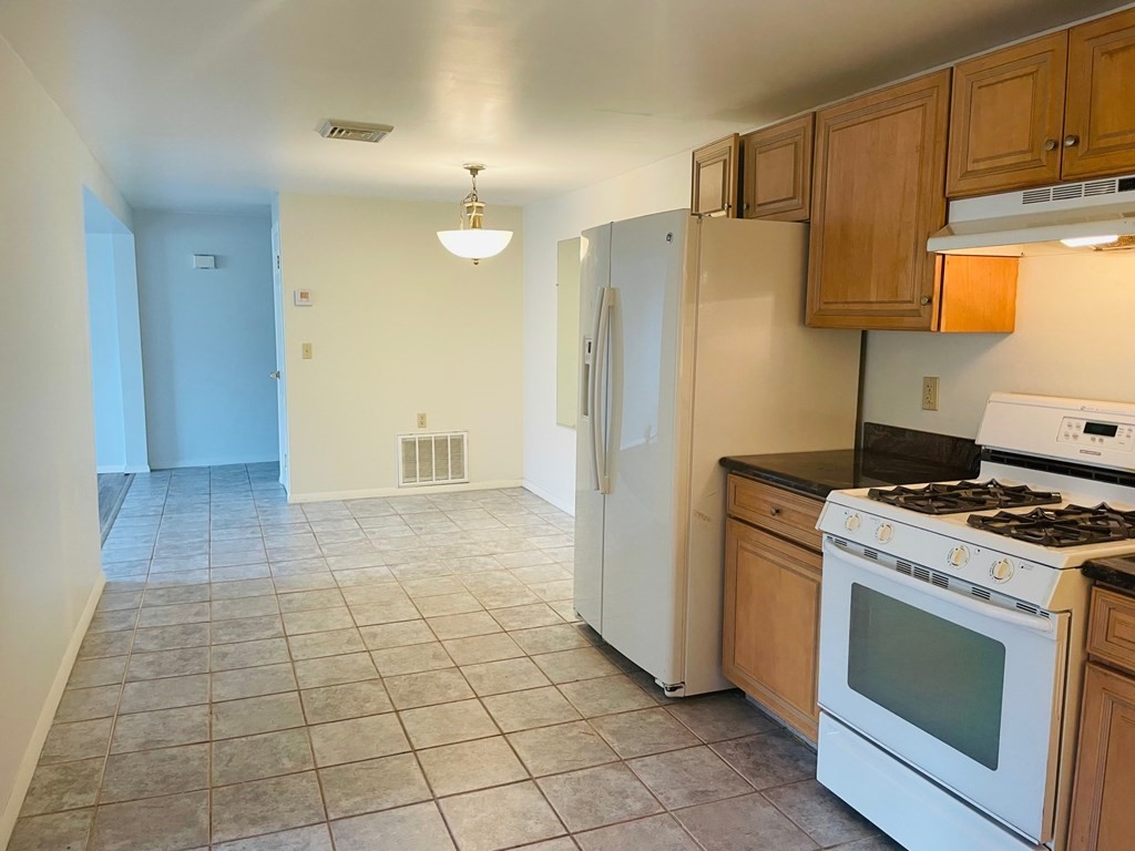 905 Locust Street, Unit 9 Fall River, MA 02720 - Photo 11 of 21 Gallery Image 11