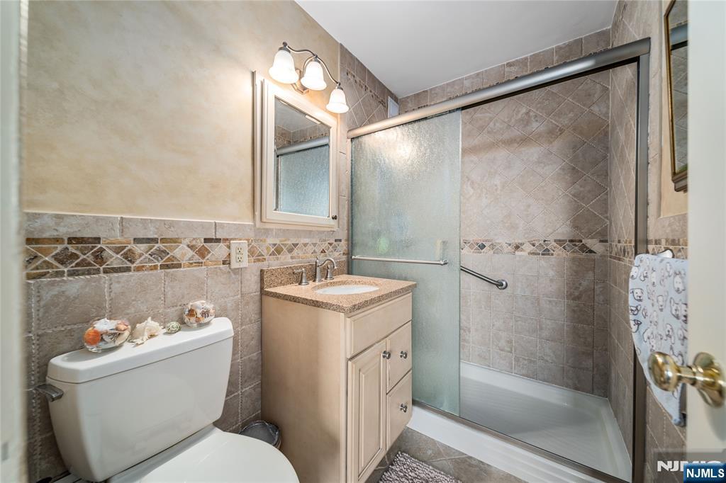 2200 North Central Road, Unit 6H Fort Lee, NJ 07024 - Photo 15 of 18 a bathroom with a sink toilet and shower