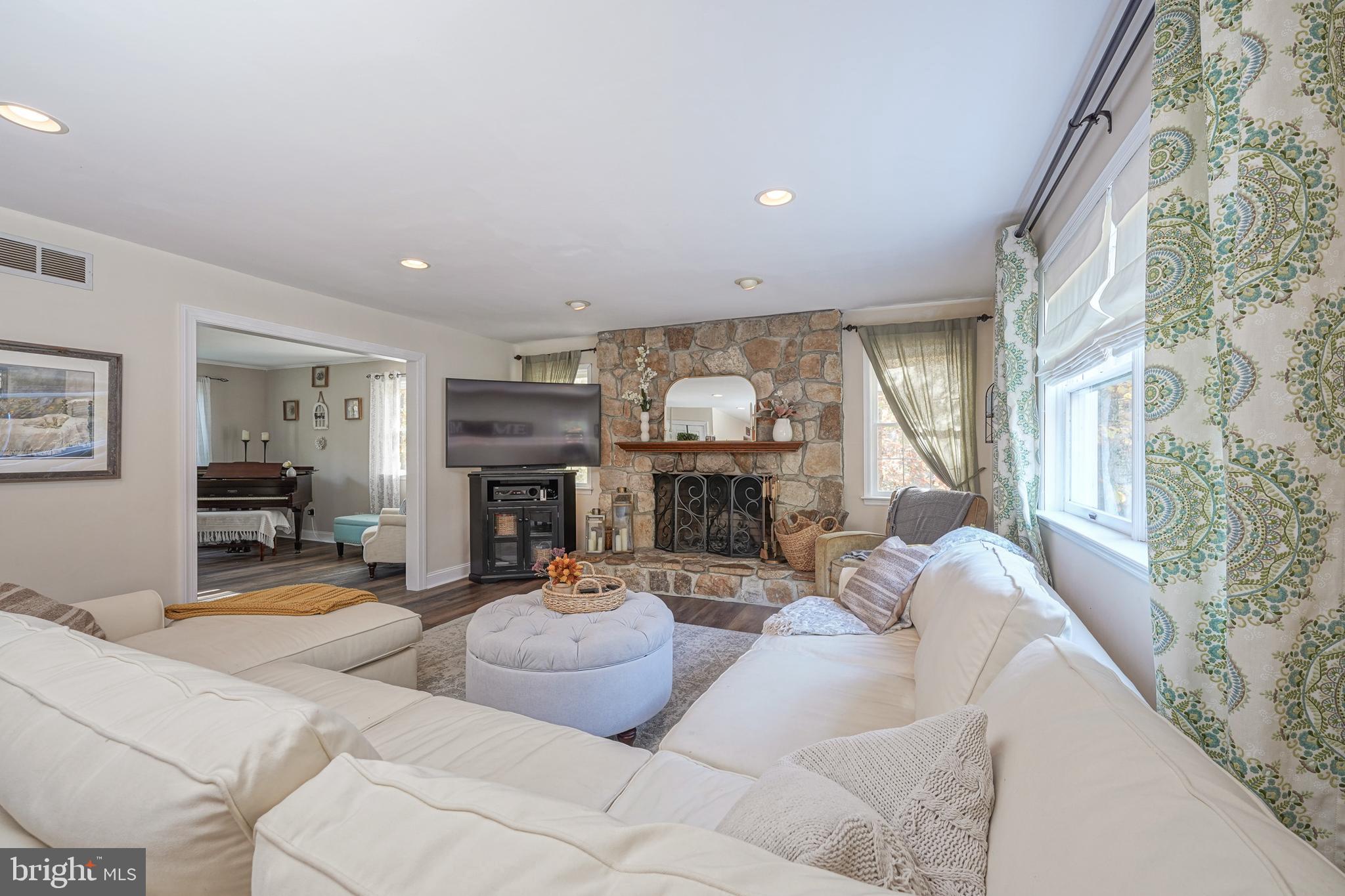 656 McKendimen Road Shamong, NJ 08088 - Photo 12 of 60 Family Room