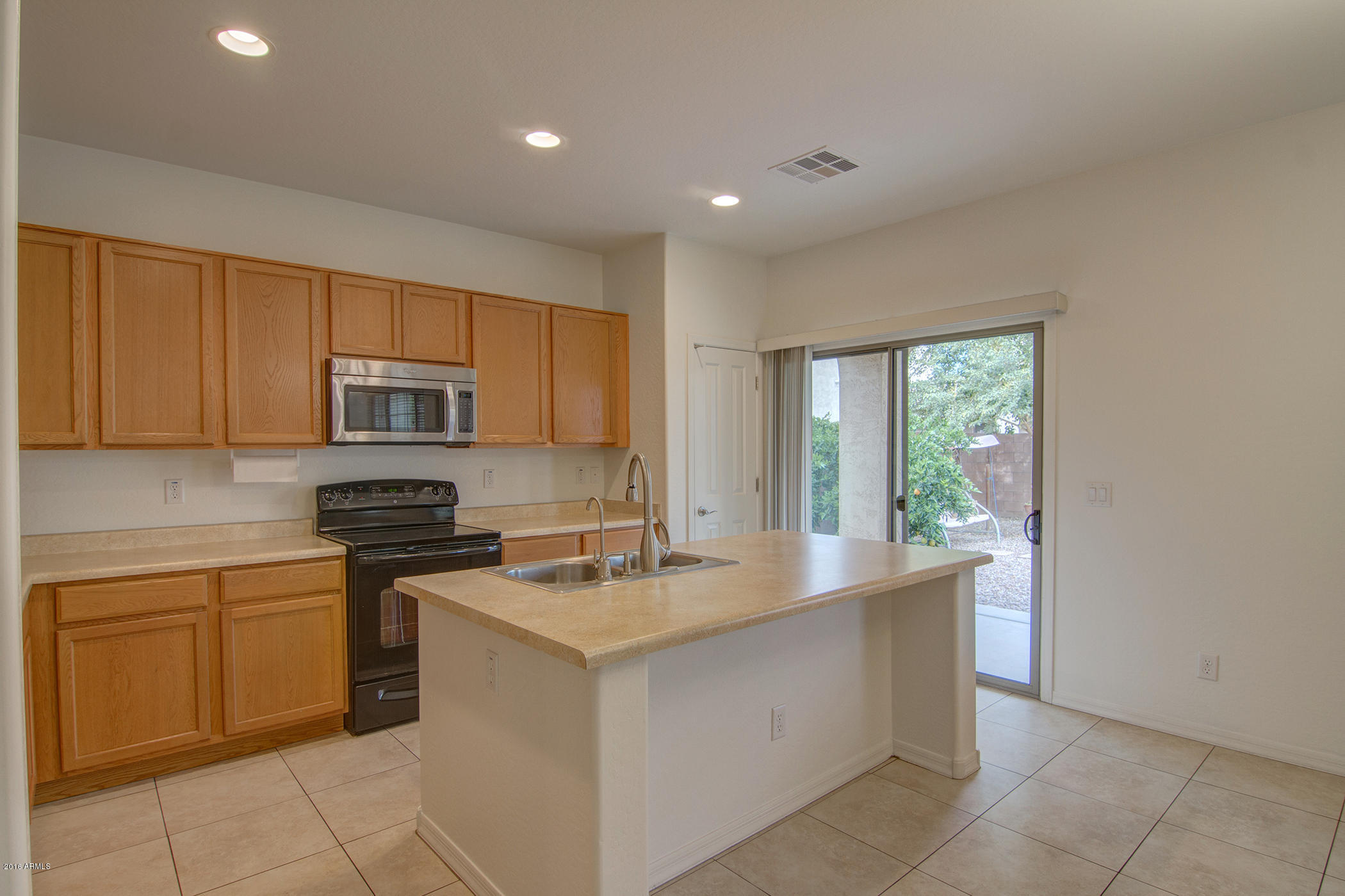 850 East Del Rio Street Chandler, AZ 85225 - Photo 6 of 42 Kitchen 1b